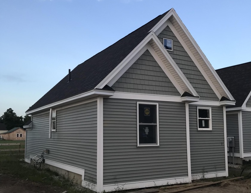 Stylishly-designed 2BR/1BA contemporary cottage with cathedral - Beach Condo for sale in Saco, Maine on Beachhouse.com