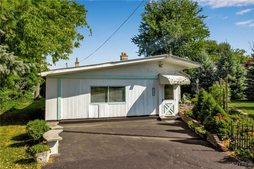 Welcome to 2477 Lake Road! This property has over 2,400 sq ft of - Beach Home for sale in Ransomville, New York on Beachhouse.com