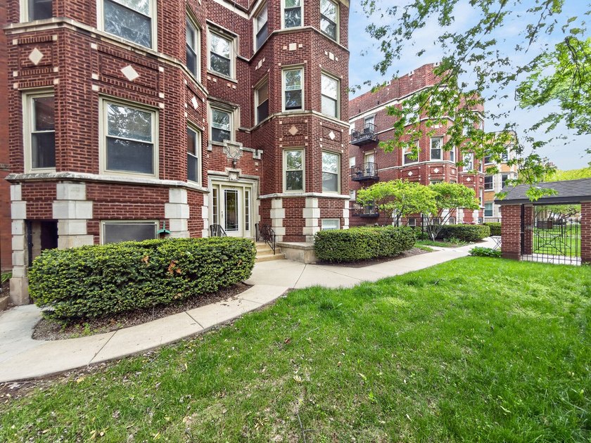 No circling. No scrambling. No parking stress as 1342 W - Beach Condo for sale in Chicago, Illinois on Beachhouse.com