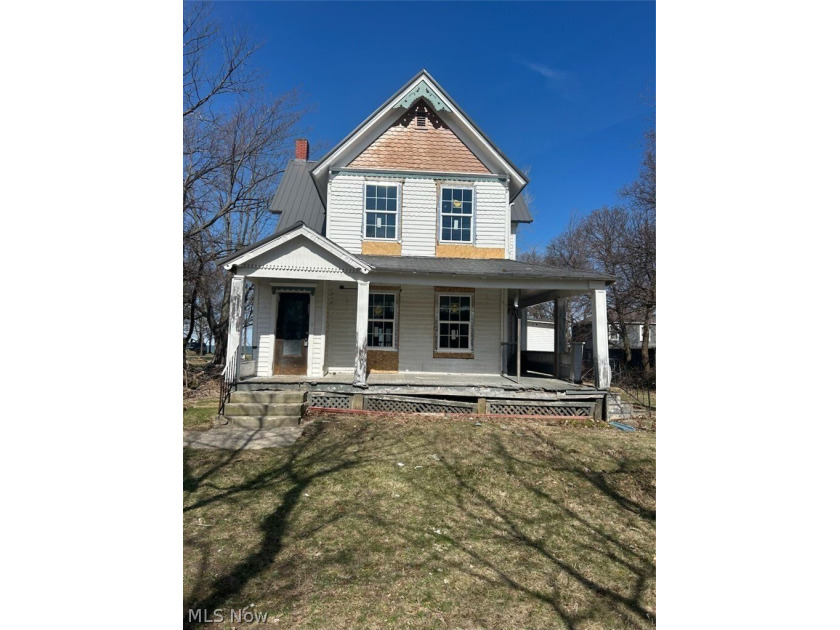 Rare opportunity to own a property with beautiful views of Lake - Beach Home for sale in Lorain, Ohio on Beachhouse.com