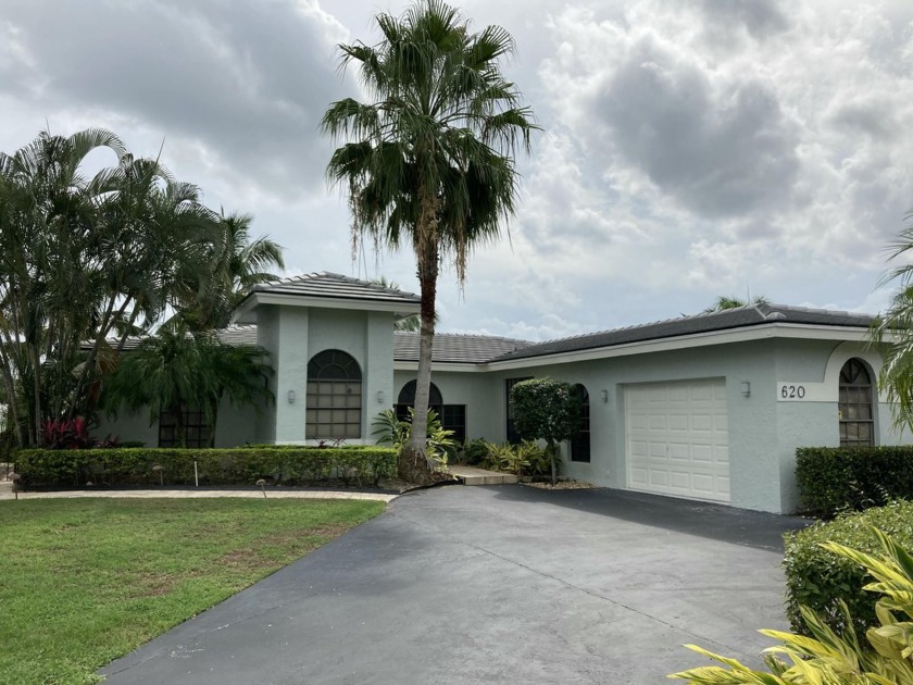 Welcome to your new waterfront oasis nestled in the heart of - Beach Home for sale in North Palm Beach, Florida on Beachhouse.com