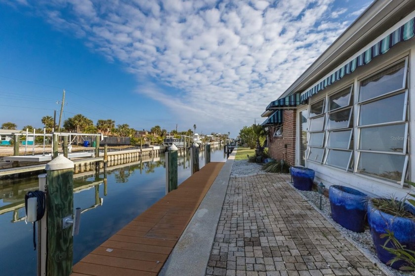 Waterfront Oasis in Longboat Key with Direct Sarasota Bay 
 - Beach Condo for sale in Longboat Key, Florida on Beachhouse.com