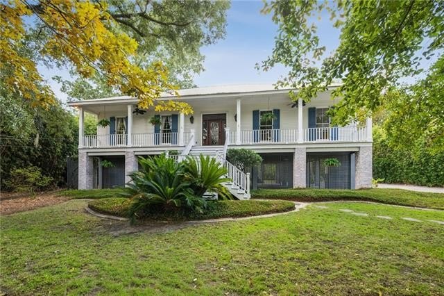 Charming and beautifully updated, this Old Mandeville gem is - Beach Home for sale in Mandeville, Louisiana on Beachhouse.com