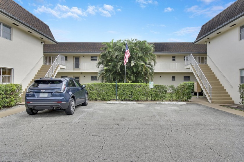 Impeccably maintained 2nd floor 2 bedroom condo w/split floor - Beach Condo for sale in Palm Beach Gardens, Florida on Beachhouse.com