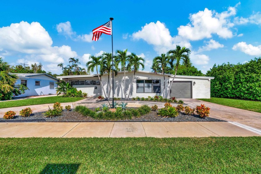 North Palm Beach 3 bedroom 2 bath 2020 new roof, circular - Beach Home for sale in North Palm Beach, Florida on Beachhouse.com