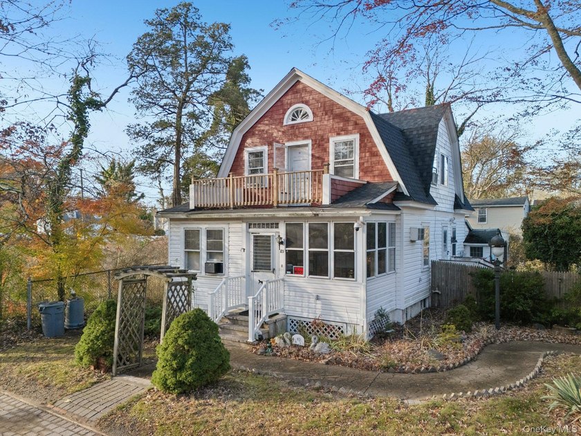 Great investment opportunity on this vintage Dutch Colonial farm - Beach Home for sale in Mastic Beach, New York on Beachhouse.com