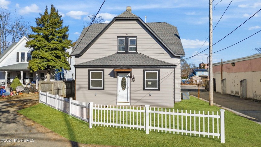 Welcome to 83 Church St. in Keansburg! This home features - Beach Home for sale in Keansburg, New Jersey on Beachhouse.com