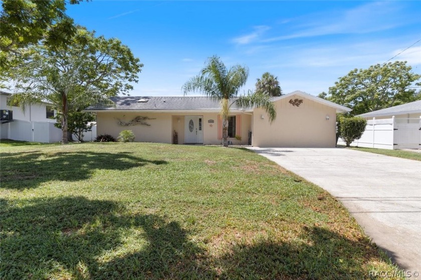 Discover the potential of this waterfront gem! This 2-bedroom - Beach Home for sale in Crystal River, Florida on Beachhouse.com