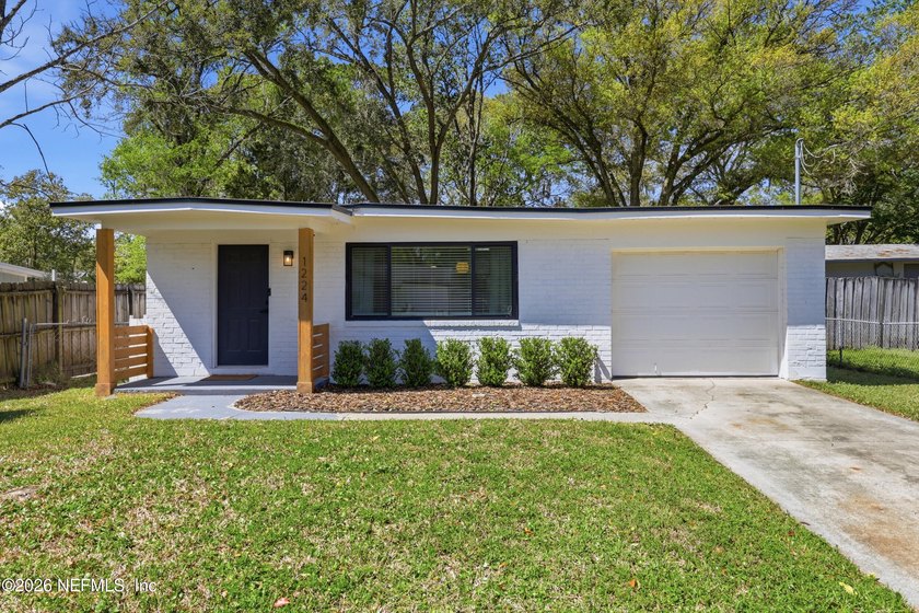 Welcome to a beautifully updated home in the Lakeshore community - Beach Home for sale in Jacksonville, Florida on Beachhouse.com