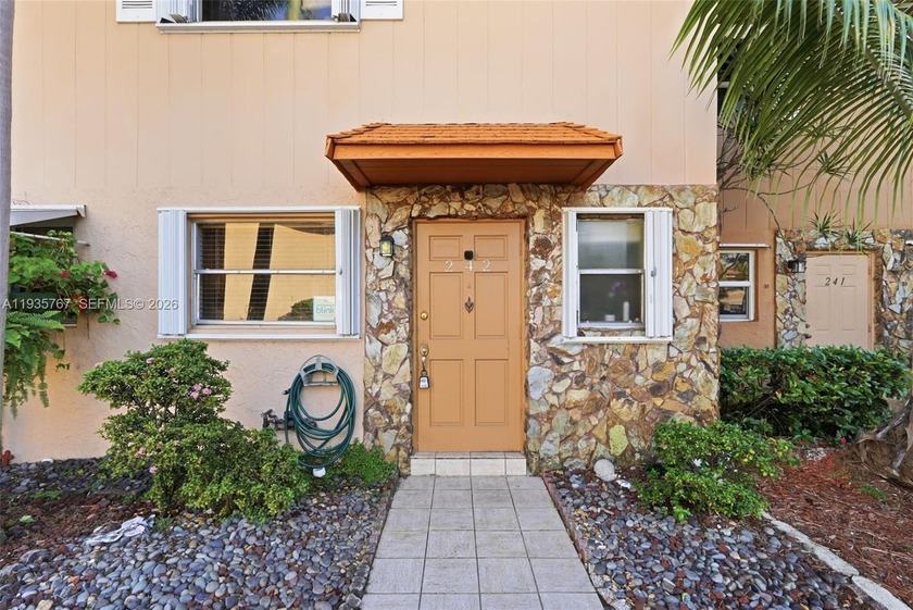 Welcome to Townhouse East in Dania Beach where comfort and - Beach Townhome/Townhouse for sale in Dania, Florida on Beachhouse.com