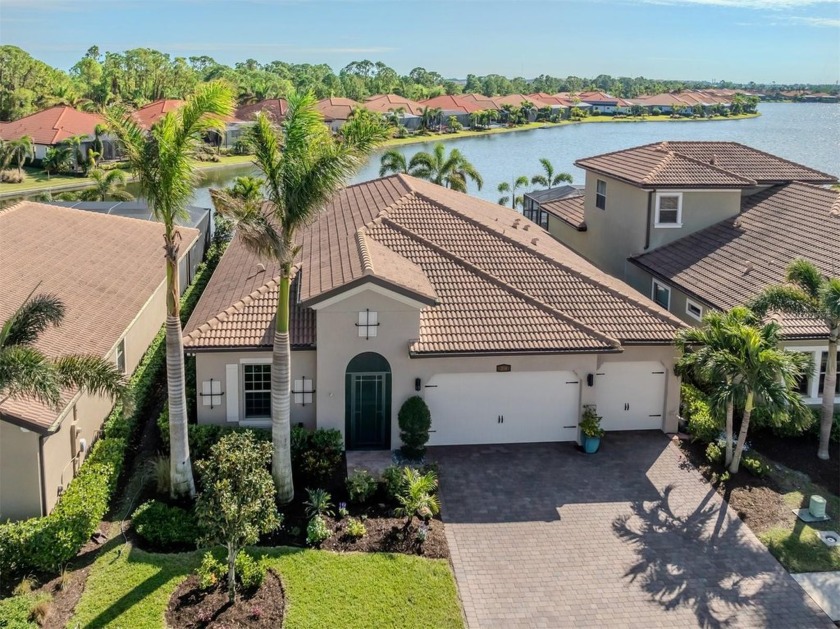 It doesn't get any better than this! This sought-after Wheaton - Beach Home for sale in Nokomis, Florida on Beachhouse.com