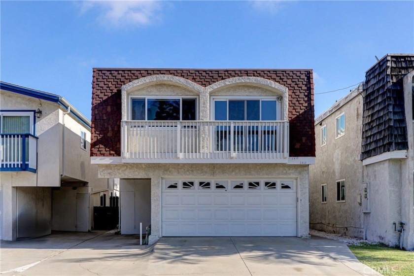 Really well maintained duplex.  Upstairs you will find a 2 - Beach Townhome/Townhouse for sale in Hermosa Beach, California on Beachhouse.com