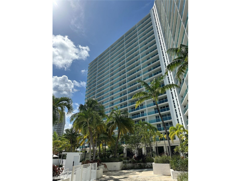 LOCATION!! LOCATION!! LOCATION!! Cozy and spacious 2Bed / 2Bath - Beach Condo for sale in Sunny Isles Beach, Florida on Beachhouse.com