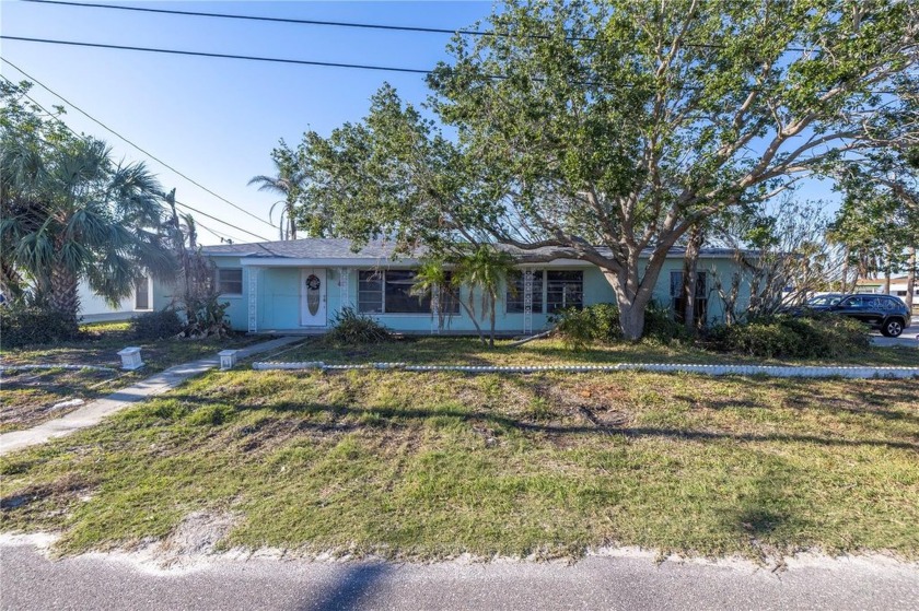Under contract-accepting backup offers. Start imagining living - Beach Home for sale in Redington Beach, Florida on Beachhouse.com