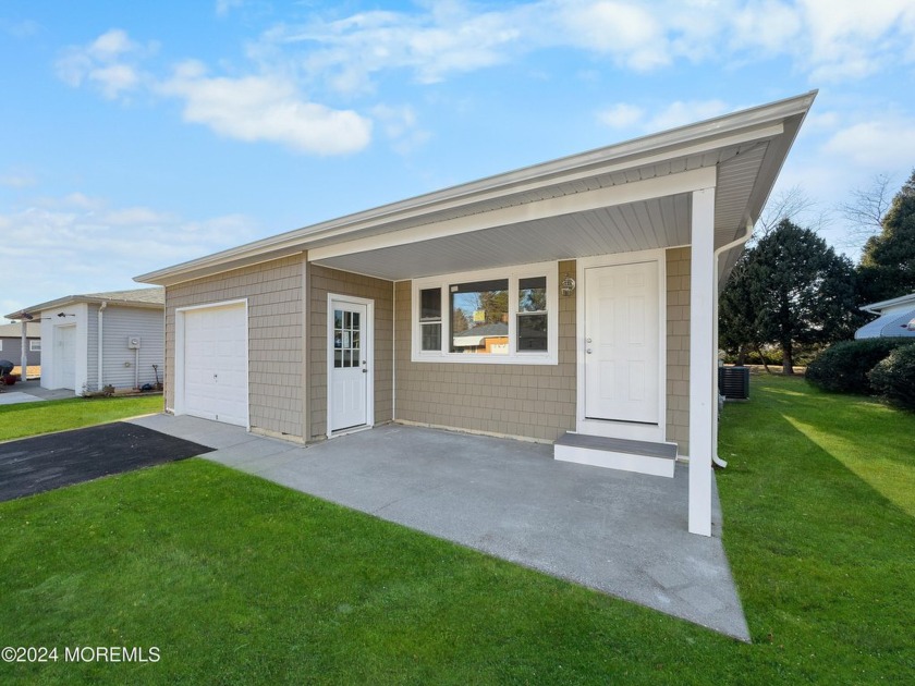 Welcome to this fully renovated and remodeled 2-bedroom 2-full - Beach Home for sale in Toms River, New Jersey on Beachhouse.com