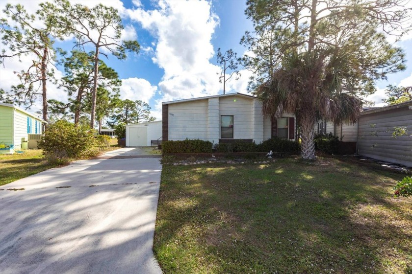 55+ COMMUNITY - Investor Alert: Diamond in the Rough!  Calling - Beach Home for sale in North Fort Myers, Florida on Beachhouse.com