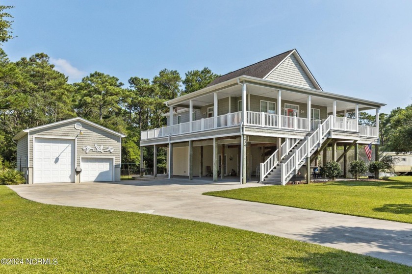 Welcome to your dream home on Harkers Island, come and enjoy the - Beach Home for sale in Harkers Island, North Carolina on Beachhouse.com