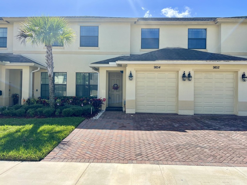 Beautiful 2019 CBS Lakefront 2Story Townhome in Verona Trace - Beach Townhome/Townhouse for sale in Vero Beach, Florida on Beachhouse.com