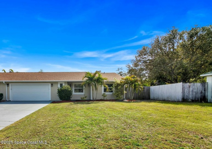 This stunning 3 bed 2 bath North Merritt Island  home offers the - Beach Home for sale in Merritt Island, Florida on Beachhouse.com