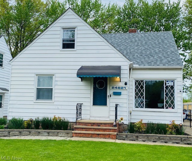 This Beautifully Updated Bungalow has a large modern kitchen and - Beach Home for sale in Euclid, Ohio on Beachhouse.com
