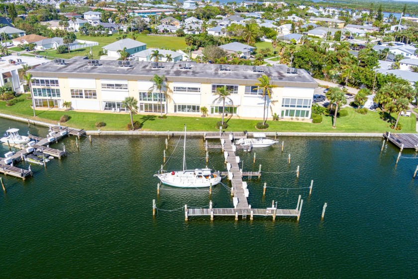 MOVE RIGHT IN TO THIS 2/2 FULLY FURNISHED WATERFRONT COLONNADES - Beach Condo for sale in Fort Pierce, Florida on Beachhouse.com