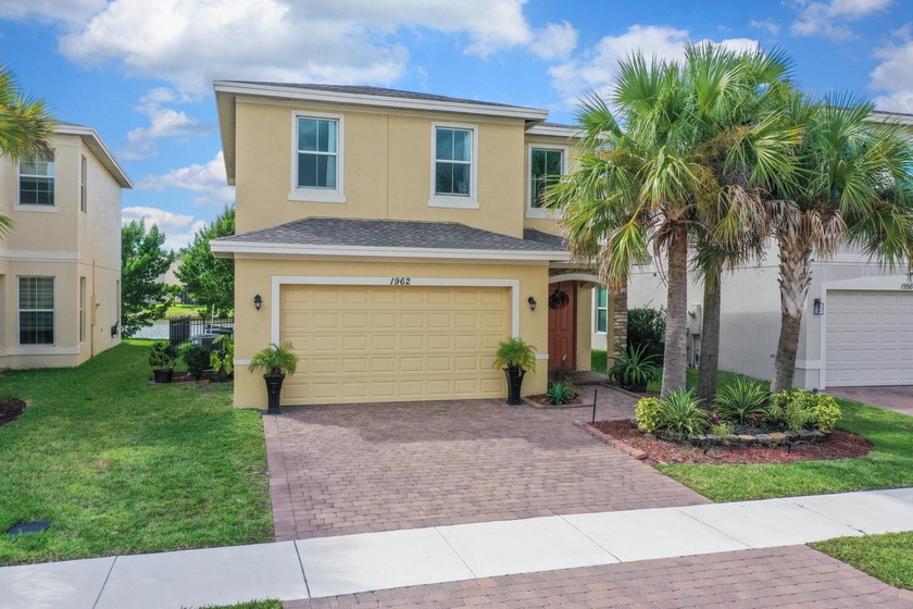With well over 2000 square feet, this spacious lakefront home is - Beach Home for sale in Port Saint Lucie, Florida on Beachhouse.com