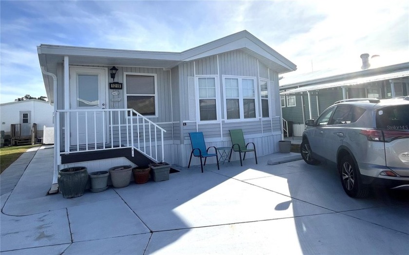 WELL KEPT CHARIOT MOBILE HOME IN ACTIVE 55+ COMMUNITY! One - Beach Home for sale in Bradenton, Florida on Beachhouse.com