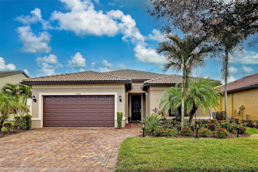 Welcome to this stunning Summerwood model home, perfectly - Beach Home for sale in Venice, Florida on Beachhouse.com