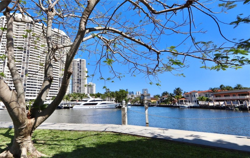 AVENTURA - CAPTIVATING WATERFRONT VIEWS OF MAJESTIC YACHTS AND - Beach Condo for sale in Aventura, Florida on Beachhouse.com