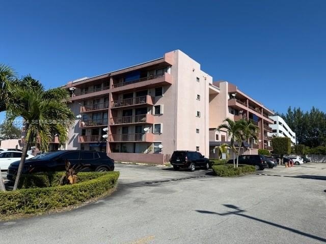 Beautiful updated apartment. Close to expressway and - Beach Condo for sale in Miami, Florida on Beachhouse.com