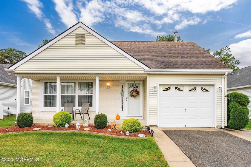 Welcome to this charming move-in ready 2-bed, 2-bath home in - Beach Home for sale in Toms River, New Jersey on Beachhouse.com