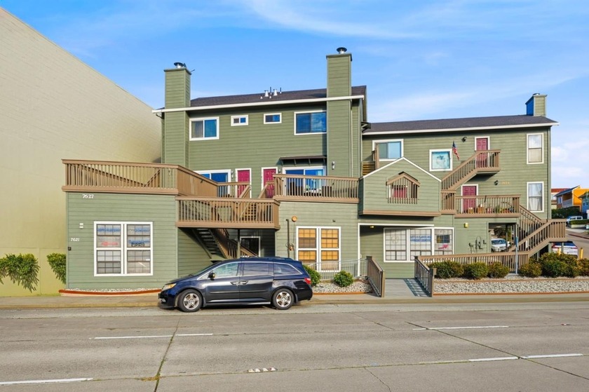 Welcome home to this impeccably maintained townhome, where - Beach Townhome/Townhouse for sale in Daly City, California on Beachhouse.com