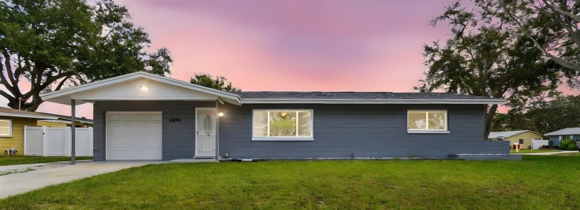 Great corner Seminole home, solid block in a non-flood area - Beach Home for sale in Seminole, Florida on Beachhouse.com