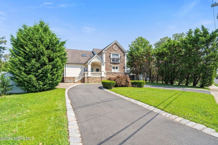 Beautifully updated and wonderfully maintained 6 bedroom home - Beach Home for sale in Long Branch, New Jersey on Beachhouse.com