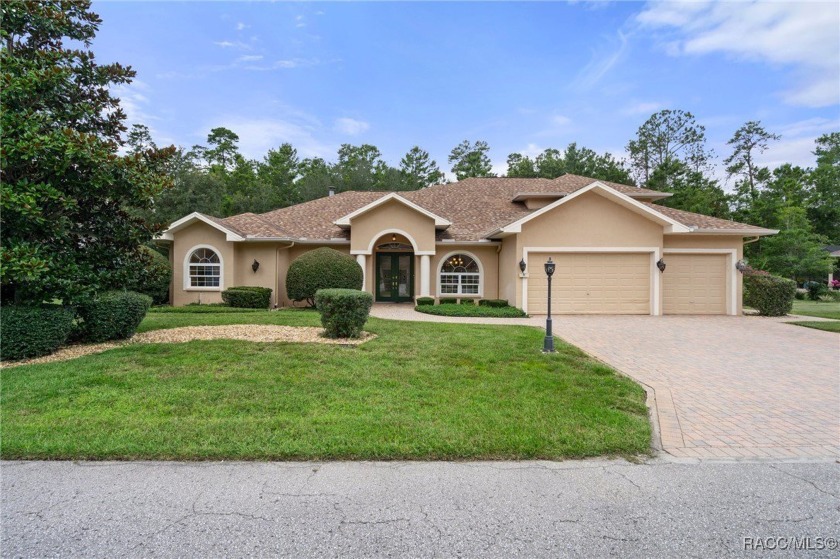 You're going to fall in love with this well-maintained, 5 bed, 5 - Beach Home for sale in Homosassa, Florida on Beachhouse.com