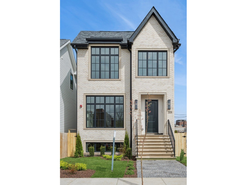 The Bellevue Group is proud to present another exquisite *Work - Beach Home for sale in Chicago, Illinois on Beachhouse.com