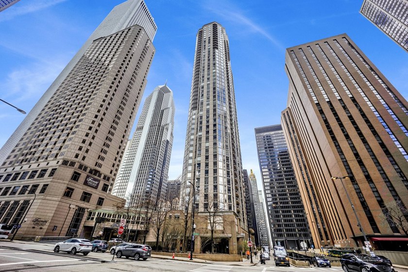 Welcome to your future sanctuary in the prestigious Park - Beach Condo for sale in Chicago, Illinois on Beachhouse.com