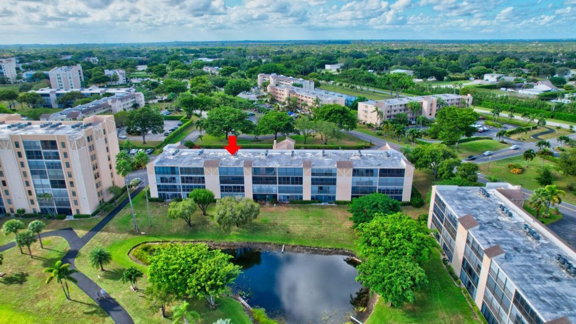 REMODELED GORGEOUS DOUBLE LAKE VIEW FROM 2ND FLOOR. NEW KITCHEN - Beach Condo for sale in Delray Beach, Florida on Beachhouse.com