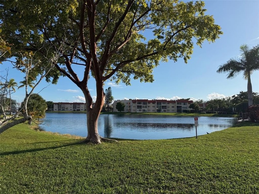 Spacious 1BR/1BA Condo in 55+ Sunrise Lakes Phase One Community - Beach Condo for sale in Fort Lauderdale, Florida on Beachhouse.com