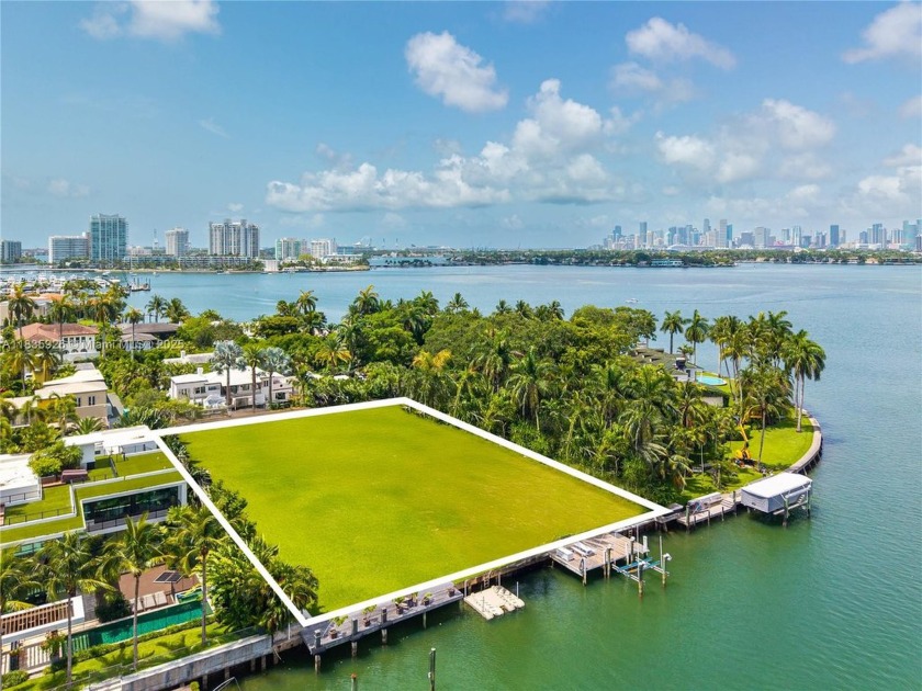 A rare double-lot on Sunset Island III presents the ultimate - Beach Home for sale in Miami Beach, Florida on Beachhouse.com