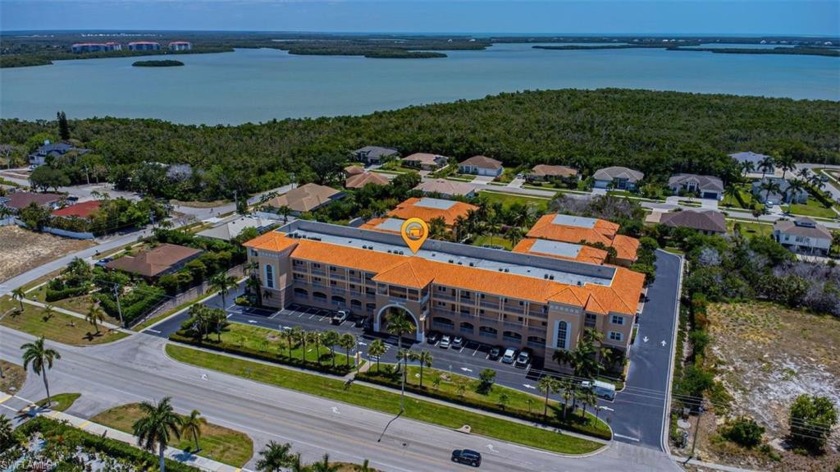 Luxurious Penthouse Condo with Spectacular Views.   Step into - Beach Condo for sale in Marco Island, Florida on Beachhouse.com