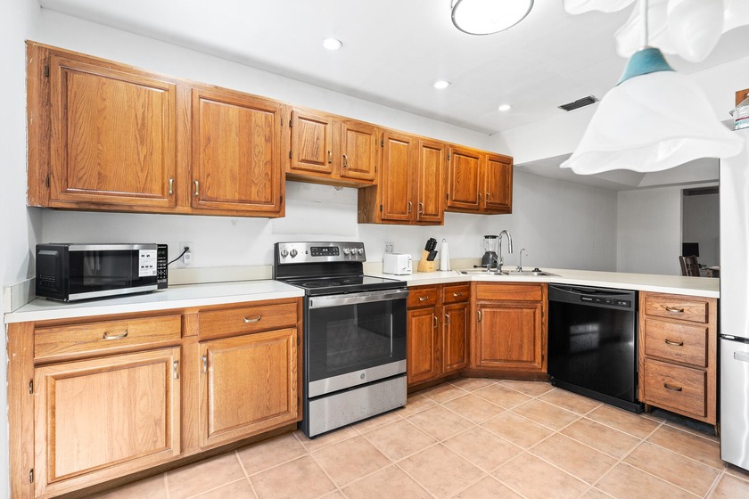 Your future home located in a quite community with serene water - Beach Townhome/Townhouse for sale in Greenacres, Florida on Beachhouse.com