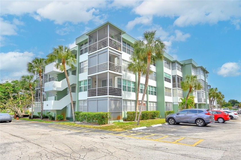 WOW!! UPDATED LARGE 2/2 CORNER 3RD FLOOR CONDO IN SECURE - Beach Condo for sale in Hollywood, Florida on Beachhouse.com