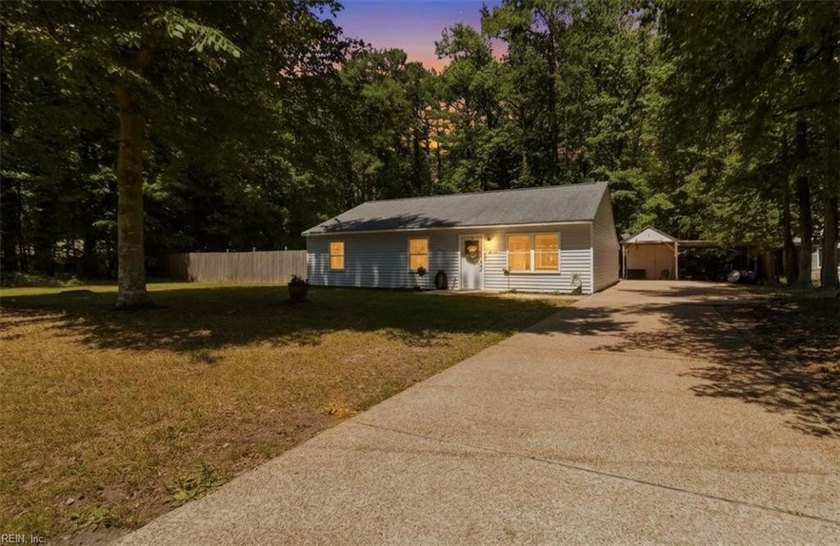 Recently updated and move-in ready! (2019) This beautifully - Beach Home for sale in Gloucester, Virginia on Beachhouse.com