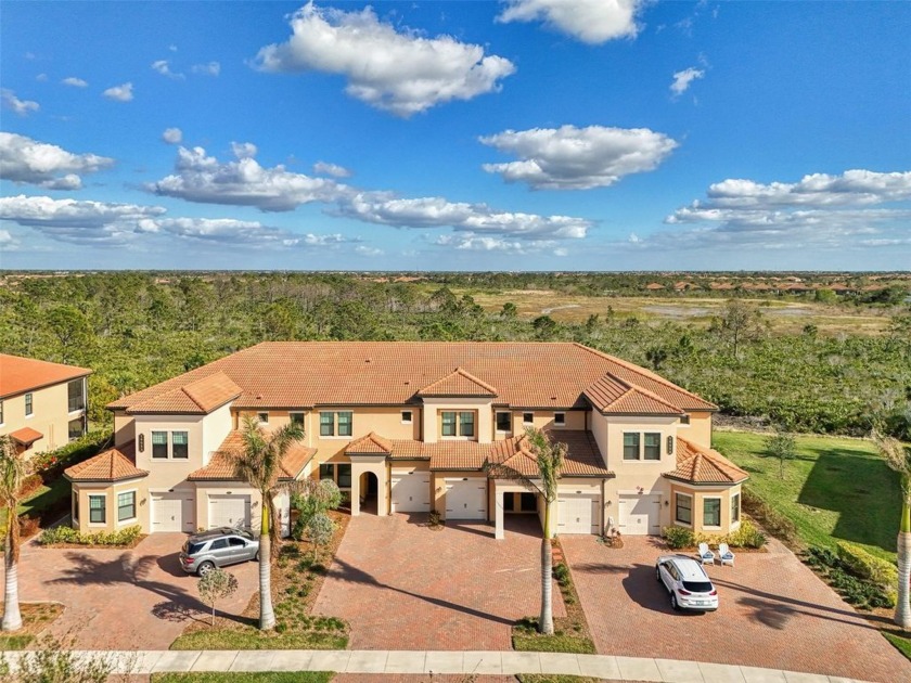 Now is your opportunity to own this TOP-FLOOR END-UNIT condo - Beach Condo for sale in Venice, Florida on Beachhouse.com