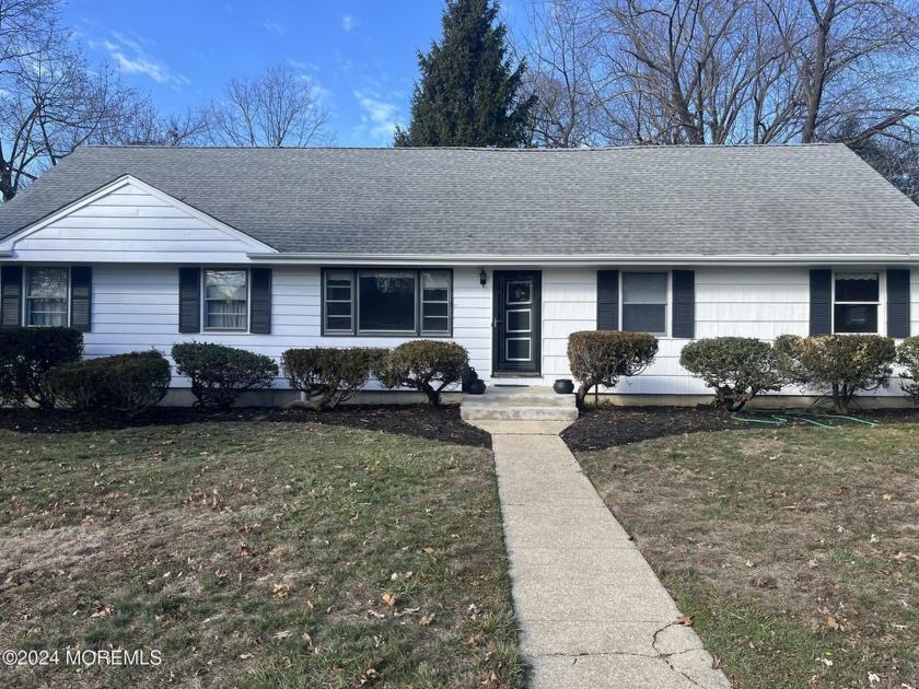 Ready and waiting for a new owner! Newly listed great starter - Beach Home for sale in Ocean Township, New Jersey on Beachhouse.com