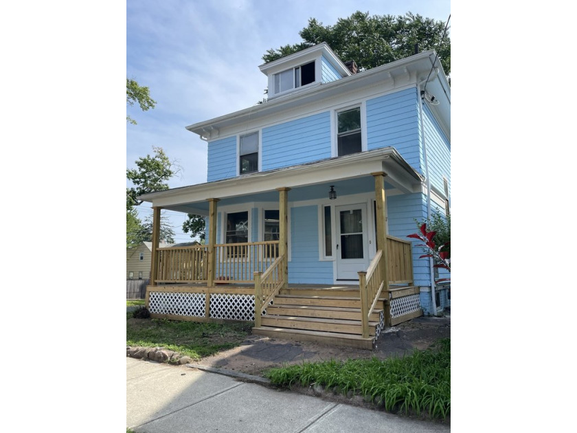 Spacious 3BR, 1Bath colonial only one block to the Quinnipiac - Beach Home for sale in New Haven, Connecticut on Beachhouse.com