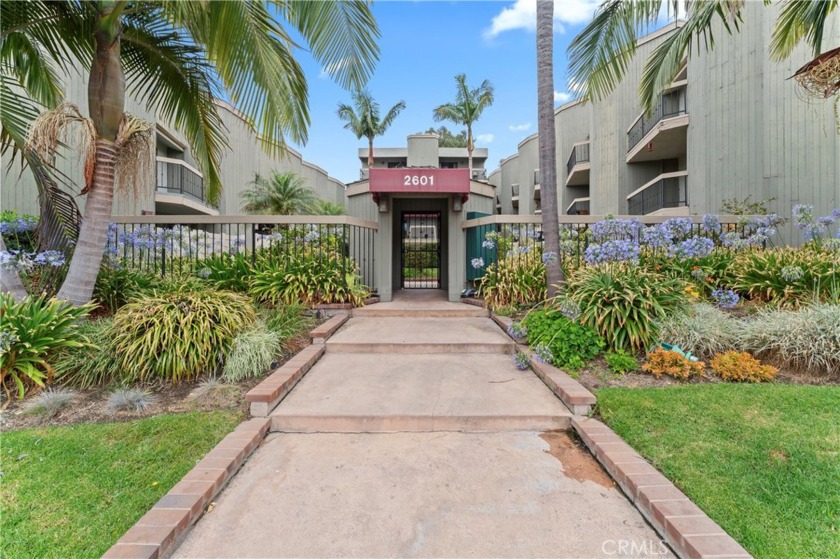 Check out this turn key condo located in the center of a gated - Beach Condo for sale in Signal Hill, California on Beachhouse.com