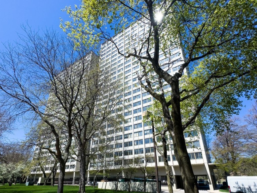 Hyde Park, Chicago, is known for its vibrant community and - Beach Home for sale in Chicago, Illinois on Beachhouse.com