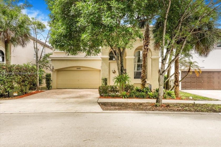 STUNNING REMODELED SINGLE-FAMILY HOME IN THE DESIRABLE - Beach Home for sale in Miramar, Florida on Beachhouse.com